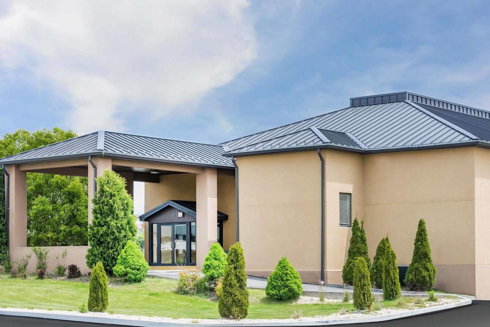 Super 8 By Wyndham Somerset Exterior foto