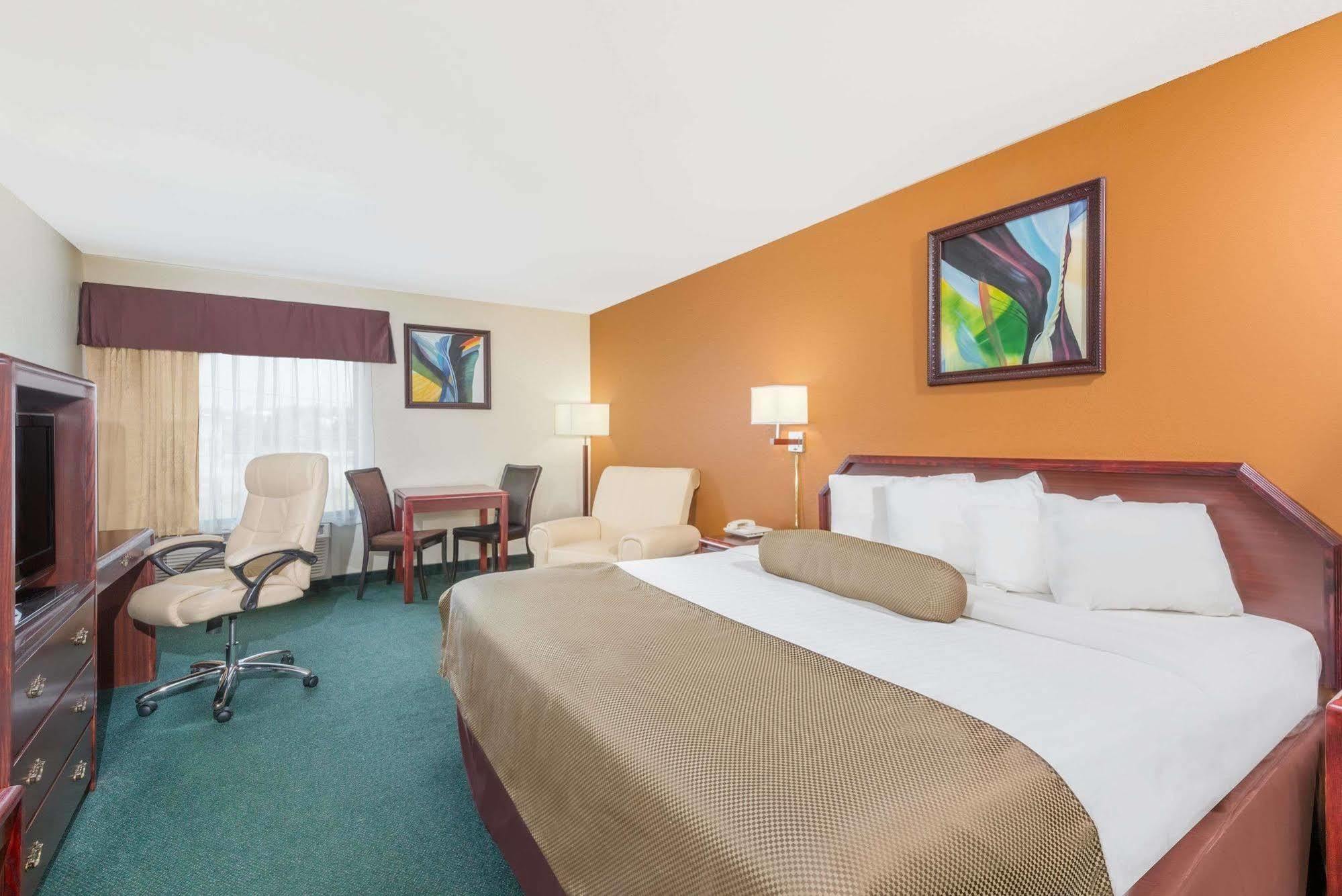 Super 8 By Wyndham Somerset Exterior foto