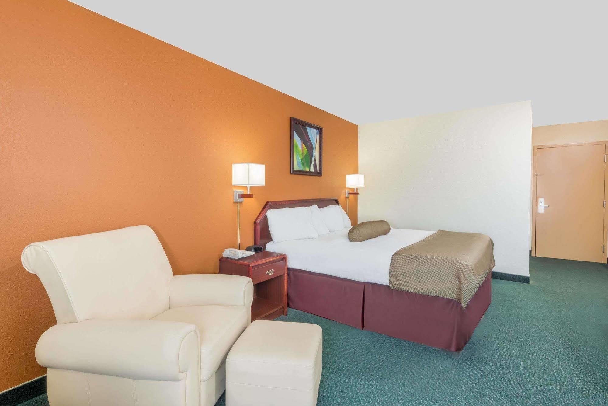 Super 8 By Wyndham Somerset Exterior foto